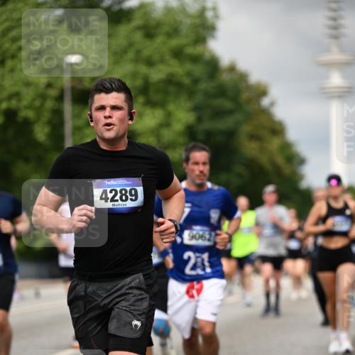 29.06.2025 - hella hamburg halbmarathon Dr. Thomas Lammeyer http://msf.ph/oto/8503606 29.06.2025 10:26:11 Kennedybrücke 1072, 1158, 1191, 1250, 1269, 1294, 1668, 1958, 1963, 2009, 2063, 2529, 2815, 2841, 2919, 3172, 3606, 3825, 3826, 4046, 4289, 4375, 4376, 5412, 5641, 5759, 6103, 6676, 7375, 7612, 7672, 8431, 8860, 8884, 8896, 8954, 8959, 9002, 9062, 9326, 9327, 9483, 9635, 9788, 9807, 10019, 10167, 10787, 10902, 10921, 11425 meine-sportfotos.de