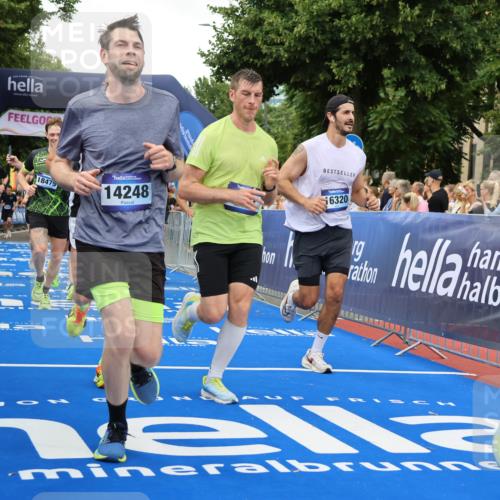 29.06.2025 - hella hamburg halbmarathon Strokosch-Dieckow http://msf.ph/oto/8503608 29.06.2025 10:52:10 Ziel 1482, 2397, 2595, 4419, 4837, 5032, 5087, 5093, 5378, 5482, 6164, 6897, 7732, 7896, 9074, 9082, 12135, 12580, 13726, 14248, 14300, 15275, 15446, 15829, 16003, 16179, 16320, 16591, 16666, 17033, 17130, 18475, 18801 meine-sportfotos.de