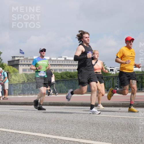 29.06.2025 - hella hamburg halbmarathon Luisa Fischer http://msf.ph/oto/8503614 29.06.2025 10:13:49 Kennedybrücke 1781, 1548, 1781, 2868, 4287, 8171, 8561, 10196 meine-sportfotos.de