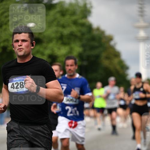29.06.2025 - hella hamburg halbmarathon Dr. Thomas Lammeyer http://msf.ph/oto/8503619 29.06.2025 10:26:12 Kennedybrücke 1072, 1158, 1191, 1250, 1269, 1294, 1419, 1668, 1958, 1963, 2009, 2063, 2529, 2815, 2841, 2919, 3172, 3606, 3825, 3826, 4046, 4289, 4375, 4376, 5412, 5641, 6103, 6676, 7375, 7612, 7672, 8431, 8860, 8884, 8896, 8954, 8959, 9002, 9062, 9326, 9327, 9483, 9635, 9788, 9807, 10167, 10787, 10902, 10921, 11425 meine-sportfotos.de