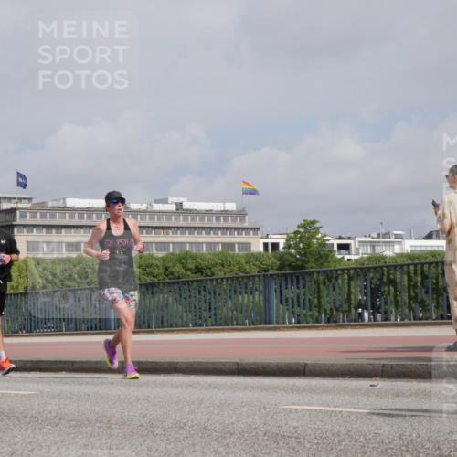 29.06.2025 - hella hamburg halbmarathon Luisa Fischer http://msf.ph/oto/8503634 29.06.2025 10:13:51 Kennedybrücke 2868, 1548, 1781, 2868, 4287, 8171, 8561, 10196 meine-sportfotos.de