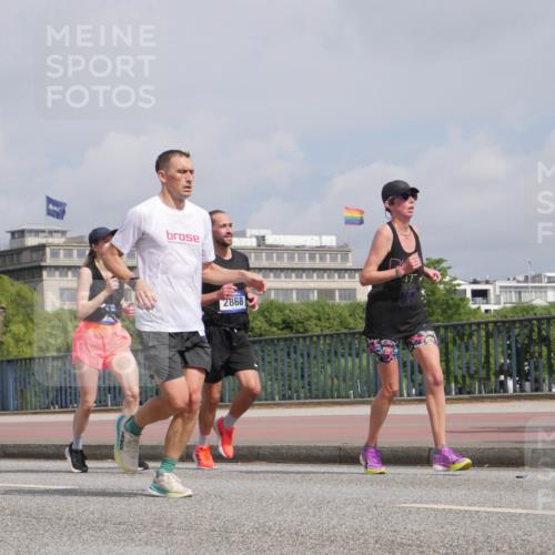 29.06.2025 - hella hamburg halbmarathon Luisa Fischer http://msf.ph/oto/8503645 29.06.2025 10:13:52 Kennedybrücke 2868, 1548, 1781, 2868, 4287, 5440, 8171, 8561, 10196 meine-sportfotos.de