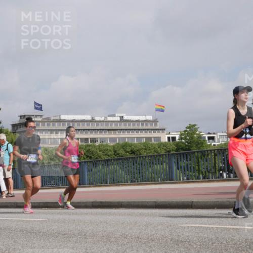 29.06.2025 - hella hamburg halbmarathon Luisa Fischer http://msf.ph/oto/8503652 29.06.2025 10:13:54 Kennedybrücke 49, 7148, 19241, 2868, 4287, 5440, 8171, 10196 meine-sportfotos.de