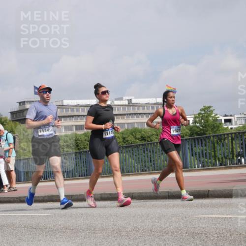 29.06.2025 - hella hamburg halbmarathon Luisa Fischer http://msf.ph/oto/8503663 29.06.2025 10:13:55 Kennedybrücke 04, 11149, 17148, 19241, 2868, 4287, 5440, 8171, 10196 meine-sportfotos.de