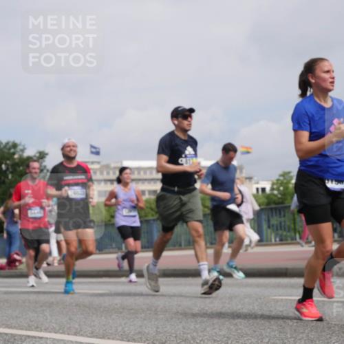 29.06.2025 - hella hamburg halbmarathon Luisa Fischer http://msf.ph/oto/8503702 29.06.2025 10:13:59 Kennedybrücke 16, 30, 3440, 758, 4287, 5440, 8171, 8807, 8810, 10196 meine-sportfotos.de