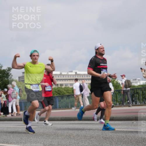 29.06.2025 - hella hamburg halbmarathon Luisa Fischer http://msf.ph/oto/8503711 29.06.2025 10:14:00 Kennedybrücke 18382, 5440, 4287, 5440, 8171, 8807, 8810, 10196 meine-sportfotos.de