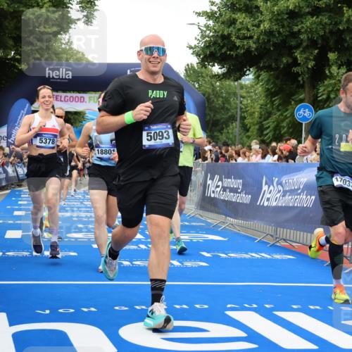 29.06.2025 - hella hamburg halbmarathon Strokosch-Dieckow http://msf.ph/oto/8503741 29.06.2025 10:52:08 Ziel 1482, 2397, 2595, 4837, 5032, 5087, 5093, 5378, 5482, 6897, 7732, 9074, 9082, 12135, 12580, 13726, 14248, 14300, 15275, 15506, 15829, 16003, 16179, 16320, 16591, 16666, 17033, 17130, 18475, 18801 meine-sportfotos.de