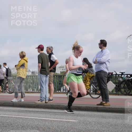 29.06.2025 - hella hamburg halbmarathon Luisa Fischer http://msf.ph/oto/8503767 29.06.2025 10:14:10 Kennedybrücke 1579, 1531, 8810, 10372 meine-sportfotos.de