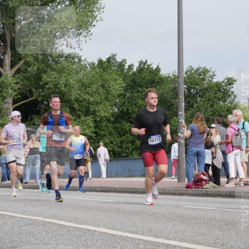 29.06.2025 - hella hamburg halbmarathon Luisa Fischer http://msf.ph/oto/8503781 29.06.2025 10:14:16 Kennedybrücke 91, 1321, 17787, 9169, 10372, 13, 1531, 1866, 5379, 9169, 10372 meine-sportfotos.de
