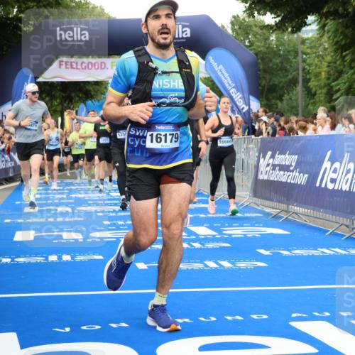 29.06.2025 - hella hamburg halbmarathon Strokosch-Dieckow http://msf.ph/oto/8503800 29.06.2025 10:52:03 Ziel 1482, 2397, 2595, 4033, 5093, 5336, 5378, 6390, 6897, 7130, 7409, 7724, 7732, 8413, 8977, 9082, 10057, 12580, 13726, 14248, 15356, 15506, 15829, 16179, 16320, 16666, 17033, 17978, 18801, 18869 meine-sportfotos.de