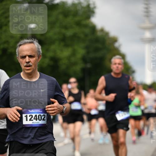 29.06.2025 - hella hamburg halbmarathon Dr. Thomas Lammeyer http://msf.ph/oto/8503815 29.06.2025 10:26:17 Kennedybrücke 1158, 1269, 1294, 1419, 1668, 1958, 1963, 2009, 2063, 2172, 2919, 3108, 3172, 3735, 3768, 3825, 3826, 3946, 4046, 4289, 4375, 4376, 4556, 5079, 5641, 6030, 6676, 6805, 7375, 7612, 7672, 7794, 8431, 8860, 8884, 8896, 8954, 9002, 9062, 9204, 9327, 9516, 9635, 9788, 9807, 10167, 10710, 10902, 10921 meine-sportfotos.de