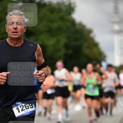 29.06.2025 - hella hamburg halbmarathon Dr. Thomas Lammeyer http://msf.ph/oto/8503896 29.06.2025 10:26:20 Kennedybrücke 1158, 1269, 1294, 1419, 1598, 1668, 1963, 2009, 2063, 2172, 2919, 3108, 3172, 3458, 3735, 3768, 3825, 3946, 4114, 4289, 4375, 4376, 4556, 5079, 6030, 6303, 6676, 6805, 6849, 6977, 7162, 7375, 7612, 7794, 8431, 8860, 8884, 8896, 8954, 9002, 9062, 9204, 9327, 9516, 9635, 9788, 9807, 10167, 10241, 10663, 10710, 10902, 10921, 10961 meine-sportfotos.de