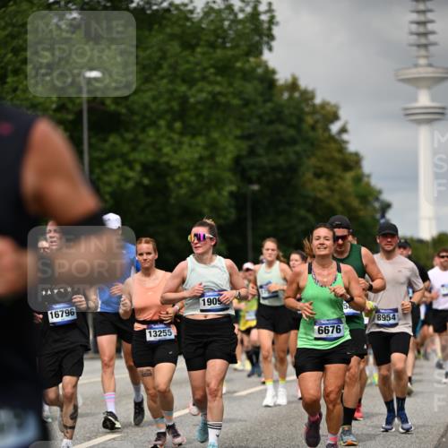 29.06.2025 - hella hamburg halbmarathon Dr. Thomas Lammeyer http://msf.ph/oto/8503904 29.06.2025 10:26:20 Kennedybrücke 1158, 1269, 1294, 1419, 1598, 1668, 1963, 2009, 2063, 2172, 2919, 3108, 3172, 3458, 3735, 3768, 3825, 3946, 4114, 4289, 4375, 4376, 4556, 5079, 6030, 6303, 6676, 6805, 6849, 6977, 7162, 7375, 7612, 7794, 8431, 8860, 8884, 8896, 8954, 9002, 9062, 9204, 9327, 9516, 9635, 9788, 9807, 10167, 10241, 10663, 10710, 10902, 10921, 10961 meine-sportfotos.de