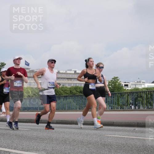 29.06.2025 - hella hamburg halbmarathon Luisa Fischer http://msf.ph/oto/8503928 29.06.2025 10:14:36 Kennedybrücke 4384, 15409, 13958, 13594, 757, 2661, 5254, 7571, 8368, 10042 meine-sportfotos.de
