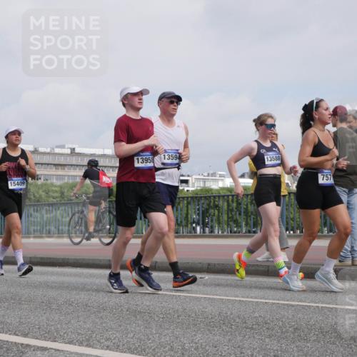 29.06.2025 - hella hamburg halbmarathon Luisa Fischer http://msf.ph/oto/8503938 29.06.2025 10:14:37 Kennedybrücke 14, 84, 15409, 4377, 13958, 13594, 13588, 757, 2661, 5254, 7571, 8368, 10042 meine-sportfotos.de