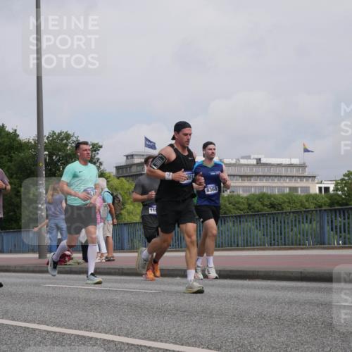 29.06.2025 - hella hamburg halbmarathon Luisa Fischer http://msf.ph/oto/8503947 29.06.2025 10:14:41 Kennedybrücke 8395, 13542, 119, 261, 8368, 11507, 1, 001, 1062, 2661, 7474, 8368, 10042 meine-sportfotos.de