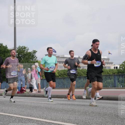 29.06.2025 - hella hamburg halbmarathon Luisa Fischer http://msf.ph/oto/8503950 29.06.2025 10:14:42 Kennedybrücke 18395, 13171, 13542, 11917, 18261, 1062, 2661, 7474, 8368, 10042 meine-sportfotos.de