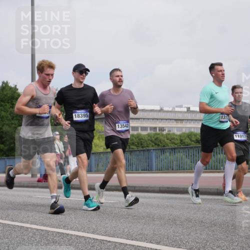 29.06.2025 - hella hamburg halbmarathon Luisa Fischer http://msf.ph/oto/8503959 29.06.2025 10:14:42 Kennedybrücke 18655, 18395, 13542, 1317, 11917, 1062, 2661, 7474, 8368, 10042 meine-sportfotos.de