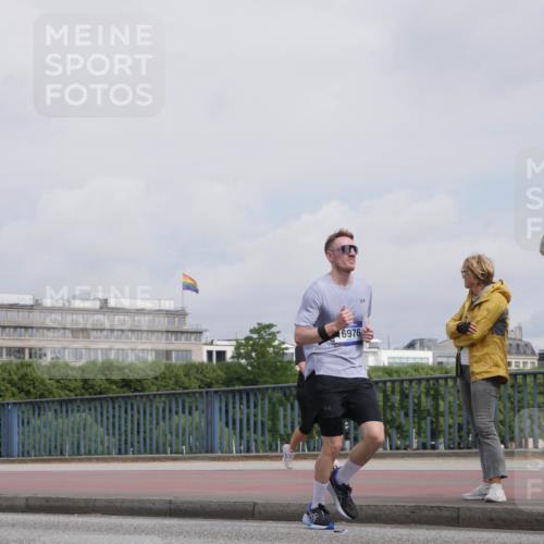 29.06.2025 - hella hamburg halbmarathon Luisa Fischer http://msf.ph/oto/8504036 29.06.2025 10:14:51 Kennedybrücke 6976, 1062, 1790, 3837, 6966, 7370, 7474, 9119, 9254 meine-sportfotos.de