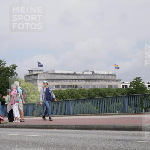 29.06.2025 - hella hamburg halbmarathon Luisa Fischer http://msf.ph/oto/8504051 29.06.2025 10:14:52 Kennedybrücke 7370, 1062, 1790, 3746, 3837, 6966, 7370, 7474, 9119, 9254 meine-sportfotos.de