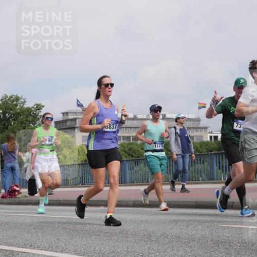 29.06.2025 - hella hamburg halbmarathon Luisa Fischer http://msf.ph/oto/8504069 29.06.2025 10:14:55 Kennedybrücke 19172, 90, 3837, 17774, 737, 9254, 1790, 3746, 3837, 6966, 7370, 9119, 9254, 9405 meine-sportfotos.de