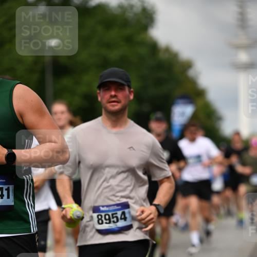 29.06.2025 - hella hamburg halbmarathon Dr. Thomas Lammeyer http://msf.ph/oto/8504072 29.06.2025 10:26:25 Kennedybrücke 1269, 1294, 1419, 1598, 1963, 2009, 2063, 2172, 2351, 2919, 3108, 3172, 3458, 3735, 3768, 3910, 3946, 4113, 4114, 4375, 4376, 4556, 4829, 5079, 6030, 6303, 6307, 6676, 6805, 6849, 6977, 7097, 7162, 7375, 7612, 7794, 8431, 8511, 8884, 8954, 9204, 9327, 9516, 9788, 9807, 10167, 10241, 10663, 10710, 10902, 10961, 11046 meine-sportfotos.de