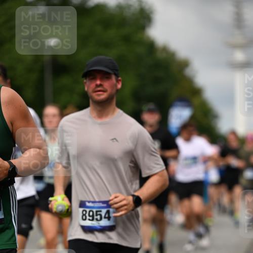 29.06.2025 - hella hamburg halbmarathon Dr. Thomas Lammeyer http://msf.ph/oto/8504078 29.06.2025 10:26:25 Kennedybrücke 1269, 1294, 1419, 1598, 1963, 2009, 2063, 2172, 2351, 2919, 3108, 3172, 3458, 3735, 3768, 3910, 3946, 4113, 4114, 4375, 4376, 4556, 4829, 5079, 6030, 6303, 6307, 6676, 6805, 6849, 6977, 7097, 7162, 7375, 7612, 7794, 8431, 8511, 8884, 8954, 9204, 9327, 9516, 9788, 9807, 10167, 10241, 10663, 10710, 10902, 10961, 11046 meine-sportfotos.de