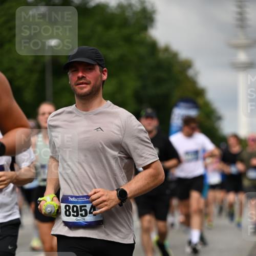 29.06.2025 - hella hamburg halbmarathon Dr. Thomas Lammeyer http://msf.ph/oto/8504083 29.06.2025 10:26:25 Kennedybrücke 1269, 1294, 1419, 1598, 1963, 2009, 2063, 2172, 2351, 2919, 3108, 3172, 3458, 3735, 3768, 3910, 3946, 4113, 4114, 4375, 4376, 4556, 4829, 5079, 6030, 6303, 6307, 6676, 6805, 6849, 6977, 7097, 7162, 7375, 7612, 7794, 8431, 8511, 8884, 8954, 9204, 9327, 9516, 9788, 9807, 10167, 10241, 10663, 10710, 10902, 10961, 11046 meine-sportfotos.de
