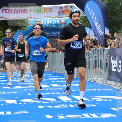 29.06.2025 - hella hamburg halbmarathon Strokosch-Dieckow http://msf.ph/oto/8504090 29.06.2025 10:42:10 Ziel 1441, 1903, 2675, 5682, 7765, 7865, 9365, 10216, 12098, 13709, 14811, 14899, 16626, 16660, 16677, 17182, 17363, 18772, 18802 meine-sportfotos.de