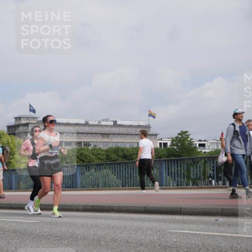 29.06.2025 - hella hamburg halbmarathon Luisa Fischer http://msf.ph/oto/8504091 29.06.2025 10:14:57 Kennedybrücke 19172, 1790, 3746, 3837, 4499, 6966, 7370, 9119, 9253, 9254, 9405 meine-sportfotos.de