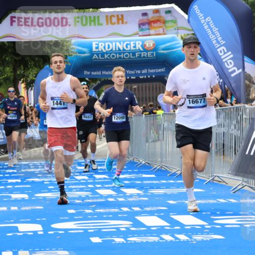 29.06.2025 - hella hamburg halbmarathon Strokosch-Dieckow http://msf.ph/oto/8504112 29.06.2025 10:42:06 Ziel 1441, 5682, 5690, 6593, 7765, 9365, 10216, 11417, 12098, 12292, 13196, 13709, 14899, 15846, 16626, 16677, 17363, 17864, 17926, 18772, 18802, 18920, 19046 meine-sportfotos.de