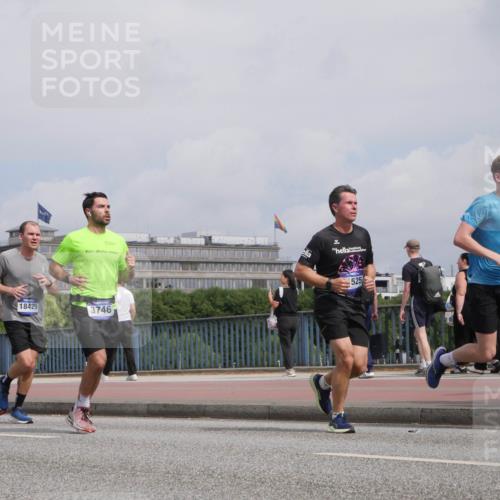 29.06.2025 - hella hamburg halbmarathon Luisa Fischer http://msf.ph/oto/8504115 29.06.2025 10:15:01 Kennedybrücke 14060, 18429, 3746, 1, 525, 6966, 3746, 4499, 6966, 8206, 8207, 9119, 9253, 9405 meine-sportfotos.de