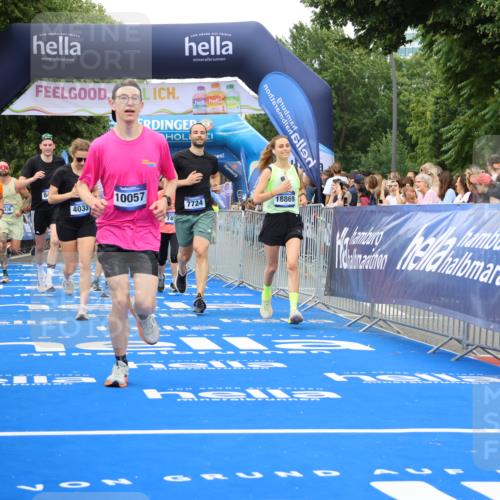 29.06.2025 - hella hamburg halbmarathon Strokosch-Dieckow http://msf.ph/oto/8504136 29.06.2025 10:51:56 Ziel 2818, 2823, 2880, 4033, 4297, 5102, 5336, 6390, 7130, 7409, 7724, 8413, 8856, 8977, 9793, 9959, 10057, 13799, 15356, 15506, 15690, 16179, 17815, 17962, 17978, 18869, 19137 meine-sportfotos.de