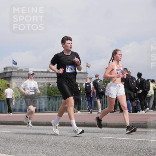 29.06.2025 - hella hamburg halbmarathon Luisa Fischer http://msf.ph/oto/8504140 29.06.2025 10:15:03 Kennedybrücke 9405, 16379, 110, 3746, 4499, 6966, 8206, 8207, 9119, 9253, 9405 meine-sportfotos.de