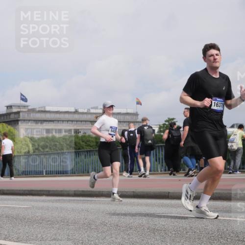 29.06.2025 - hella hamburg halbmarathon Luisa Fischer http://msf.ph/oto/8504142 29.06.2025 10:15:04 Kennedybrücke 4499, 9405, 16379, 3746, 4499, 6966, 8206, 8207, 9119, 9253, 9405 meine-sportfotos.de