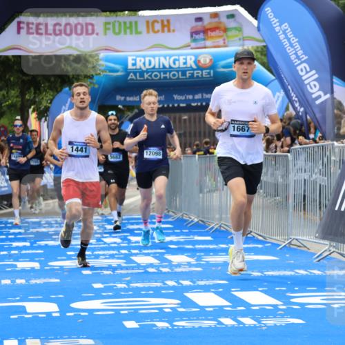29.06.2025 - hella hamburg halbmarathon Strokosch-Dieckow http://msf.ph/oto/8504173 29.06.2025 10:42:06 Ziel 1441, 5682, 5690, 6593, 7765, 9365, 10216, 11417, 12098, 12292, 13196, 13709, 14899, 15846, 16626, 16677, 17363, 17864, 17926, 18772, 18802, 18920, 19046 meine-sportfotos.de