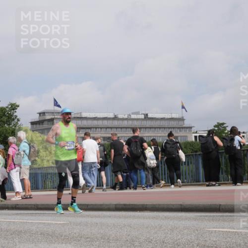29.06.2025 - hella hamburg halbmarathon Luisa Fischer http://msf.ph/oto/8504220 29.06.2025 10:15:13 Kennedybrücke 6871, 1486, 1249, 1610, 1785, 1850, 1851, 2963, 2964, 3182, 3248, 3262, 4453, 5166, 5176, 6822, 6871, 8206, 8207, 8971, 10685 meine-sportfotos.de
