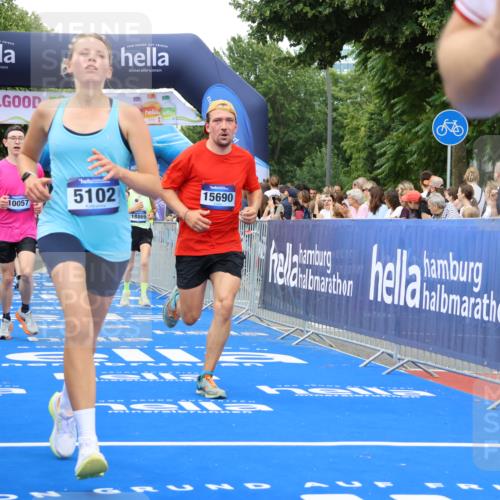 29.06.2025 - hella hamburg halbmarathon Strokosch-Dieckow http://msf.ph/oto/8504222 29.06.2025 10:51:54 Ziel 2818, 2823, 2880, 4033, 4297, 5102, 5336, 6390, 7130, 7409, 7724, 8413, 8856, 8977, 9793, 9959, 10057, 13799, 15356, 15427, 15690, 16907, 17815, 17962, 17978, 18869, 19137 meine-sportfotos.de