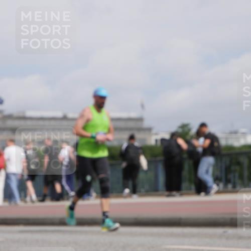 29.06.2025 - hella hamburg halbmarathon Luisa Fischer http://msf.ph/oto/8504229 29.06.2025 10:15:14 Kennedybrücke 1249, 1610, 1785, 1850, 1851, 2963, 2964, 3182, 3248, 3262, 4453, 5166, 5176, 6822, 6871, 8206, 8971, 9428, 10685 meine-sportfotos.de