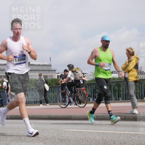 29.06.2025 - hella hamburg halbmarathon Luisa Fischer http://msf.ph/oto/8504235 29.06.2025 10:15:15 Kennedybrücke 262, 13566, 6871, 1249, 1610, 1785, 1850, 1851, 2963, 2964, 3182, 3248, 3262, 4453, 5166, 5176, 6822, 6871, 8971, 9428, 10685 meine-sportfotos.de