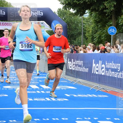 29.06.2025 - hella hamburg halbmarathon Strokosch-Dieckow http://msf.ph/oto/8504236 29.06.2025 10:51:54 Ziel 2818, 2823, 2880, 4033, 4297, 5102, 5336, 6390, 7130, 7409, 7724, 8413, 8856, 8977, 9793, 9959, 10057, 13799, 15356, 15427, 15690, 16907, 17815, 17962, 17978, 18869, 19137 meine-sportfotos.de