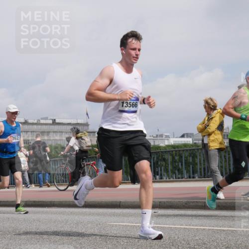 29.06.2025 - hella hamburg halbmarathon Luisa Fischer http://msf.ph/oto/8504238 29.06.2025 10:15:15 Kennedybrücke 262, 13566, 007, 1249, 1610, 1785, 1850, 1851, 2963, 2964, 3182, 3248, 3262, 4453, 5166, 5176, 6822, 6871, 8971, 9428, 10685 meine-sportfotos.de