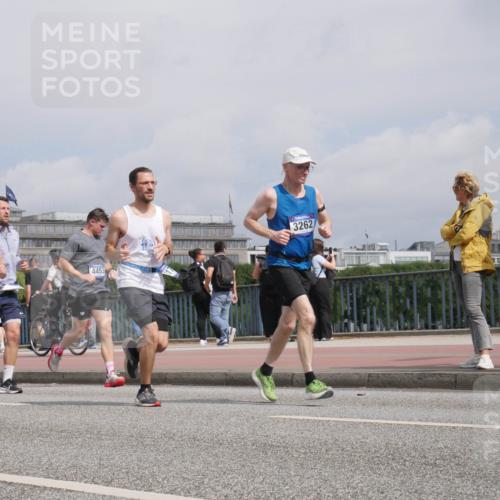 29.06.2025 - hella hamburg halbmarathon Luisa Fischer http://msf.ph/oto/8504245 29.06.2025 10:15:16 Kennedybrücke 1850, 12, 4453, 691, 3262, 1249, 1610, 1785, 1850, 1851, 2963, 2964, 3182, 3248, 3262, 4453, 5166, 5176, 6822, 6871, 7907, 8971, 9428, 10685 meine-sportfotos.de