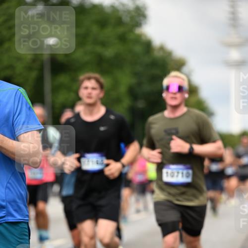 29.06.2025 - hella hamburg halbmarathon Dr. Thomas Lammeyer http://msf.ph/oto/8504277 29.06.2025 10:26:30 Kennedybrücke 1269, 1294, 1419, 1598, 1963, 2063, 2172, 2351, 2919, 3108, 3172, 3458, 3735, 3768, 3910, 3946, 4113, 4114, 4375, 4376, 4556, 4559, 4829, 5079, 6030, 6303, 6307, 6676, 6805, 6849, 6899, 6977, 7097, 7162, 7794, 8511, 8884, 8954, 9204, 9516, 9788, 9807, 10167, 10241, 10663, 10710, 10739, 10902, 10961, 11046 meine-sportfotos.de