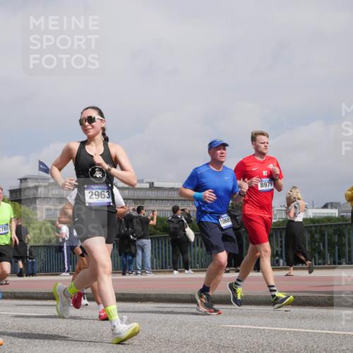 29.06.2025 - hella hamburg halbmarathon Luisa Fischer http://msf.ph/oto/8504279 29.06.2025 10:15:21 Kennedybrücke 2964, 1785, 9, 2963, 1068, 8971, 1610, 1785, 1851, 2963, 2964, 4453, 5150, 5166, 6822, 7907, 8971, 9428, 10402, 10685 meine-sportfotos.de