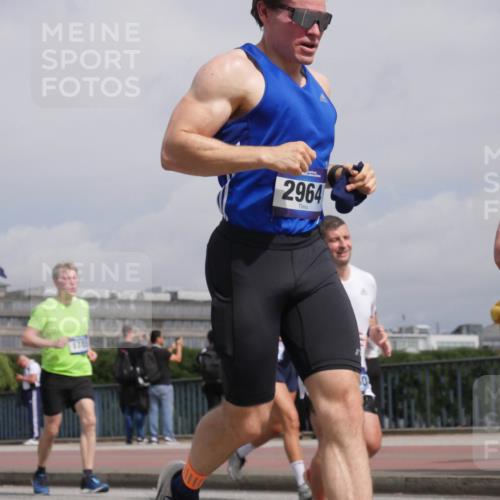 29.06.2025 - hella hamburg halbmarathon Luisa Fischer http://msf.ph/oto/8504285 29.06.2025 10:15:21 Kennedybrücke 9428, 1785, 2964, 25, 1610, 1785, 1851, 2963, 2964, 4453, 5150, 5166, 6822, 7907, 8971, 9428, 10402, 10685 meine-sportfotos.de