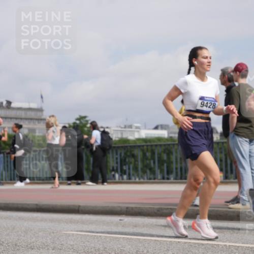 29.06.2025 - hella hamburg halbmarathon Luisa Fischer http://msf.ph/oto/8504300 29.06.2025 10:15:23 Kennedybrücke 4869, 9428, 1610, 1785, 2963, 2964, 3363, 5150, 7907, 8917, 8971, 9428, 10067, 10402, 10685 meine-sportfotos.de