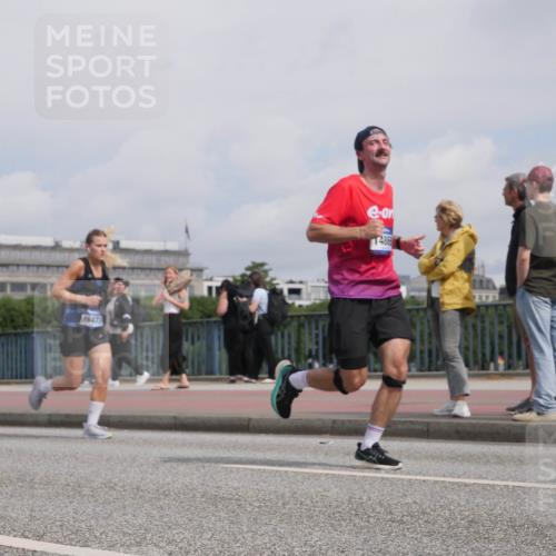 29.06.2025 - hella hamburg halbmarathon Luisa Fischer http://msf.ph/oto/8504306 29.06.2025 10:15:24 Kennedybrücke 18530, 16473, 486, 1610, 1785, 3363, 5150, 7907, 8917, 8971, 9428, 10067, 10402, 10685 meine-sportfotos.de