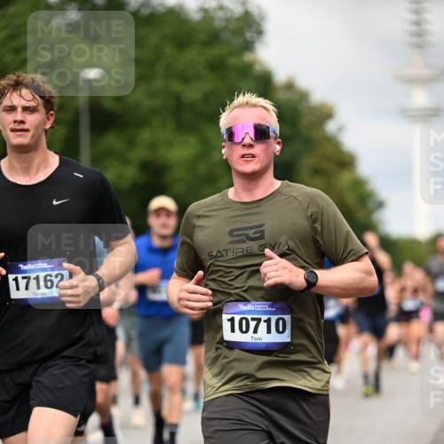 29.06.2025 - hella hamburg halbmarathon Dr. Thomas Lammeyer http://msf.ph/oto/8504308 29.06.2025 10:26:31 Kennedybrücke 1269, 1294, 1419, 1598, 1963, 2063, 2172, 2351, 2919, 3108, 3172, 3458, 3735, 3768, 3910, 3946, 3995, 4113, 4114, 4131, 4375, 4376, 4556, 4559, 4829, 5079, 6030, 6303, 6307, 6676, 6805, 6820, 6849, 6899, 6977, 7097, 7162, 7794, 8511, 8855, 8884, 8954, 9204, 9516, 9807, 10167, 10241, 10663, 10710, 10739, 10902, 10961, 11046 meine-sportfotos.de