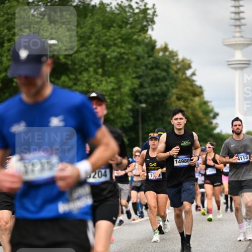 29.06.2025 - hella hamburg halbmarathon Dr. Thomas Lammeyer http://msf.ph/oto/8504370 29.06.2025 10:26:34 Kennedybrücke 1294, 1419, 1598, 1963, 2063, 2172, 2351, 2919, 3108, 3172, 3458, 3735, 3768, 3910, 3946, 3995, 4113, 4114, 4131, 4366, 4376, 4556, 4559, 4829, 4970, 5079, 6030, 6303, 6307, 6676, 6805, 6820, 6849, 6899, 6977, 7097, 7162, 7794, 8511, 8855, 8884, 8931, 8954, 9204, 9516, 9807, 10065, 10241, 10663, 10710, 10739, 10961, 11046 meine-sportfotos.de